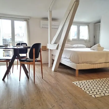 Le Nid Citadin - Ultra Calme - Terrasse Avec Vue 波城